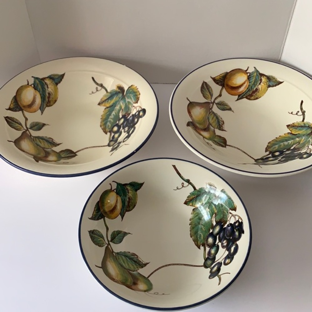 Pier One MacIntosh Set of 3 Serving Bowls